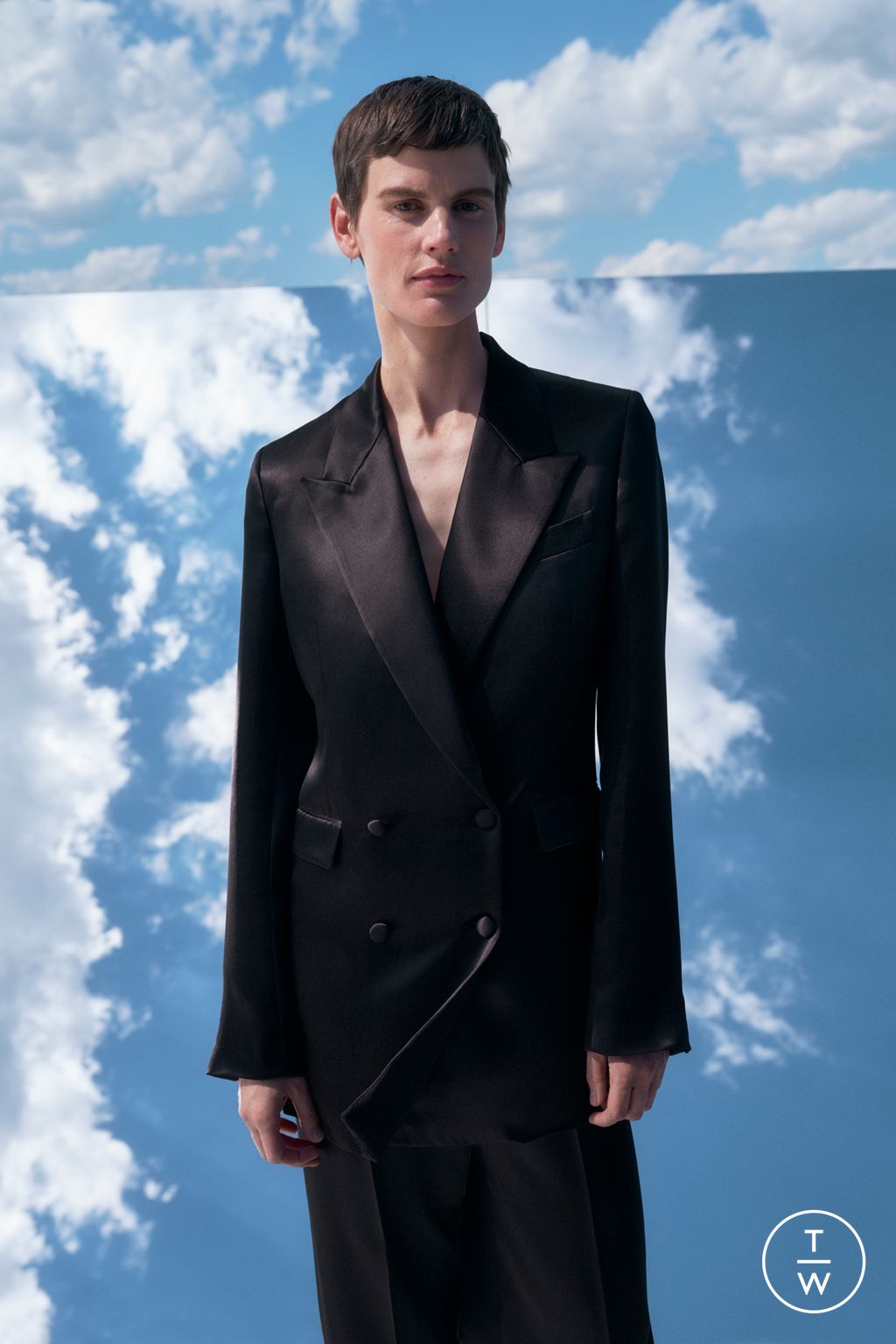 Fashion Week New York Resort 2023 look 28 from the Gabriela Hearst collection womenswear