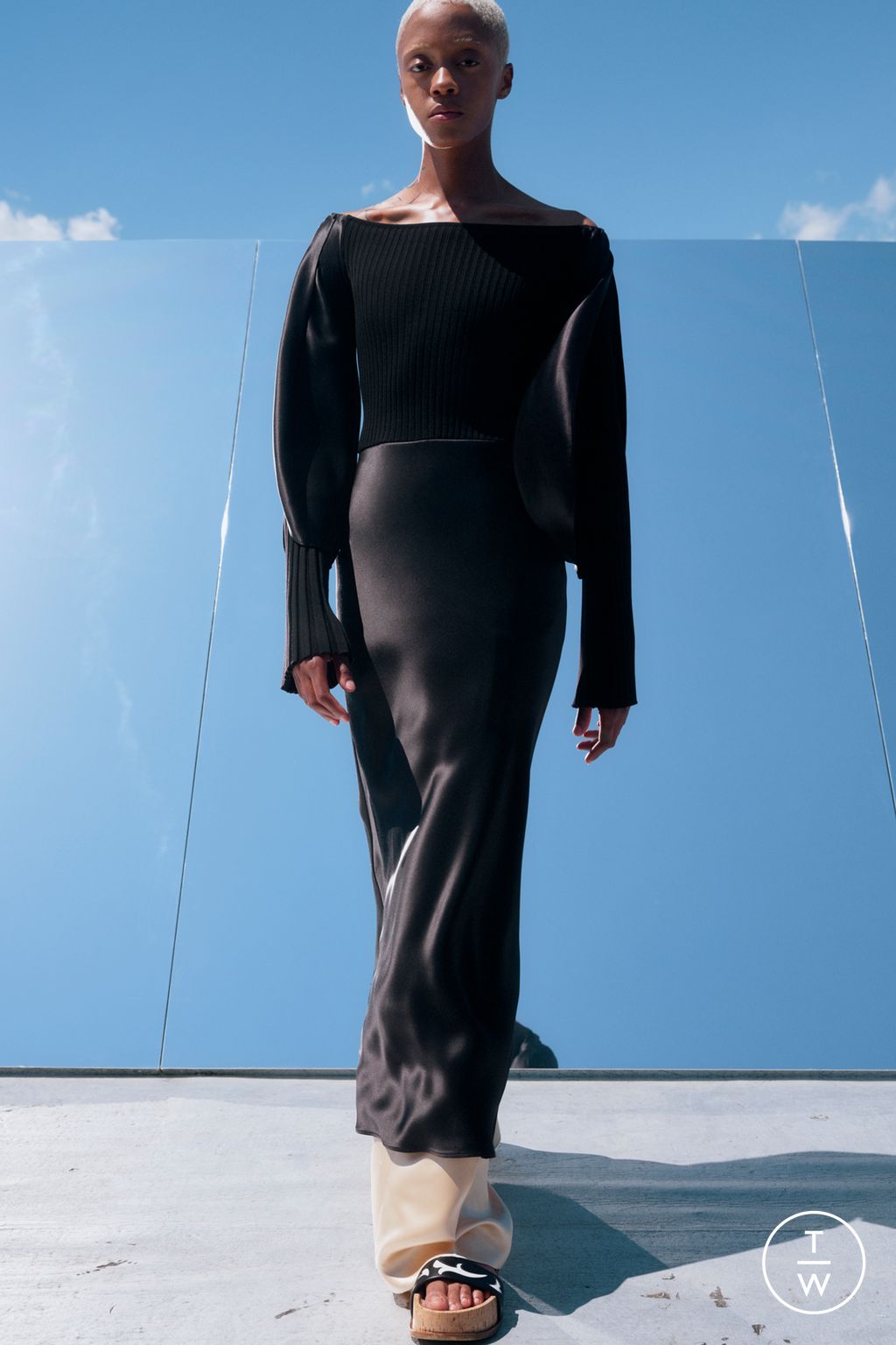 Fashion Week New York Resort 2023 look 29 from the Gabriela Hearst collection womenswear