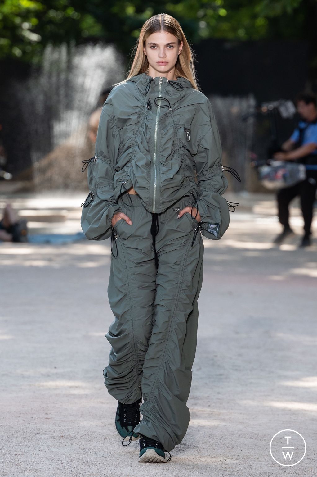 Fashion Week Paris Spring/Summer 2023 look 38 from the Reese Cooper collection 男装