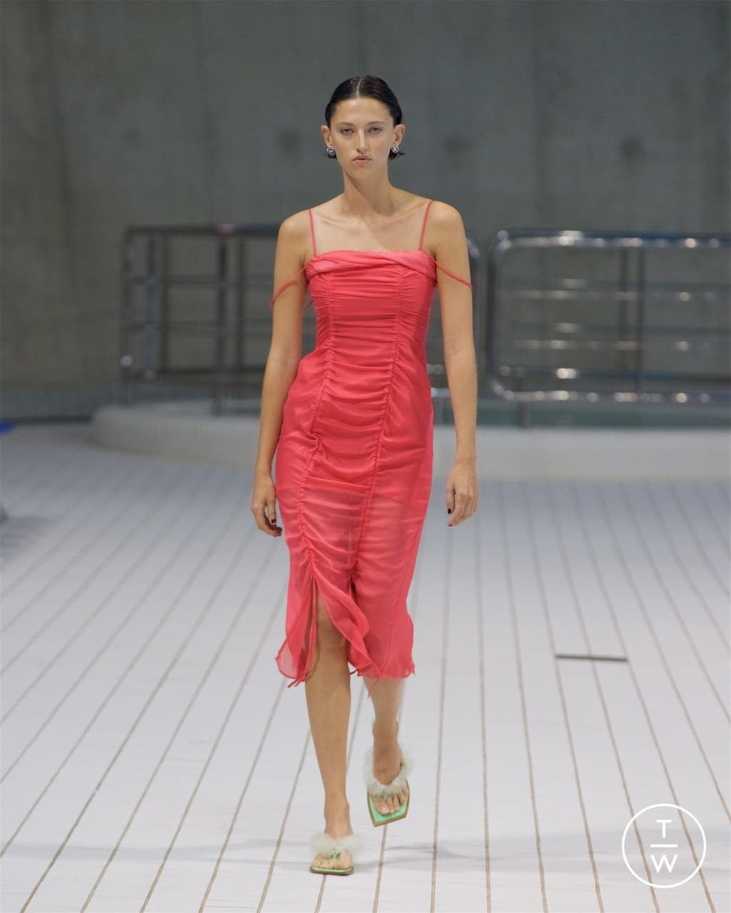 Fashion Week London Spring/Summer 2022 look 4 from the Rejina Pyo collection 女装