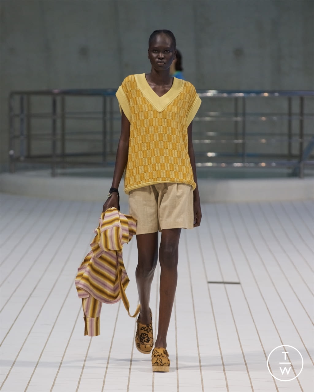 Fashion Week London Spring/Summer 2022 look 22 from the Rejina Pyo collection 女装