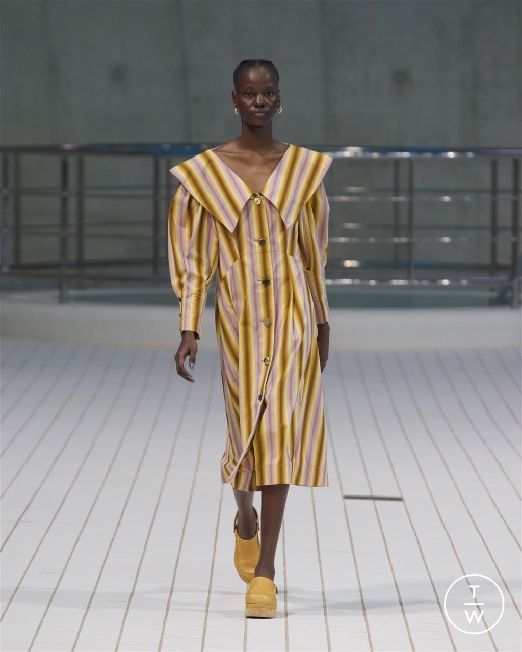 Fashion Week London Spring/Summer 2022 look 26 from the Rejina Pyo collection womenswear