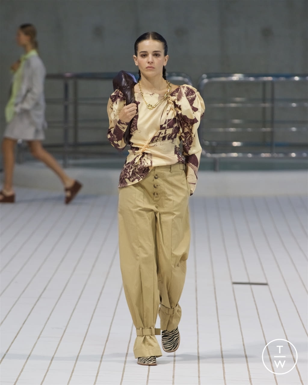 Fashion Week London Spring/Summer 2022 look 29 from the Rejina Pyo collection 女装