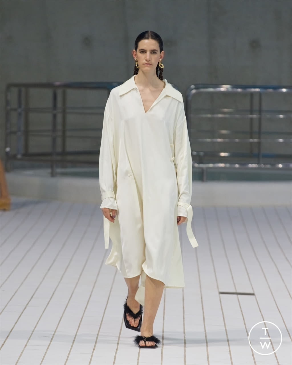 Fashion Week London Spring/Summer 2022 look 34 from the Rejina Pyo collection 女装