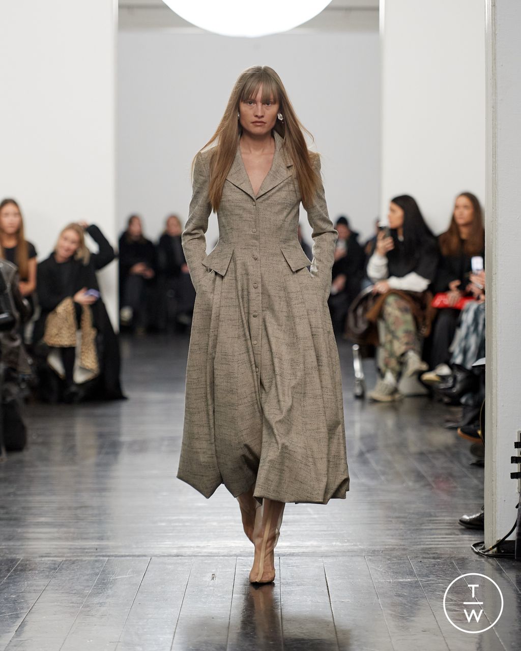 Fashion Week Copenhagen Fall/Winter 2024 look 1 from the REMAIN collection 女装