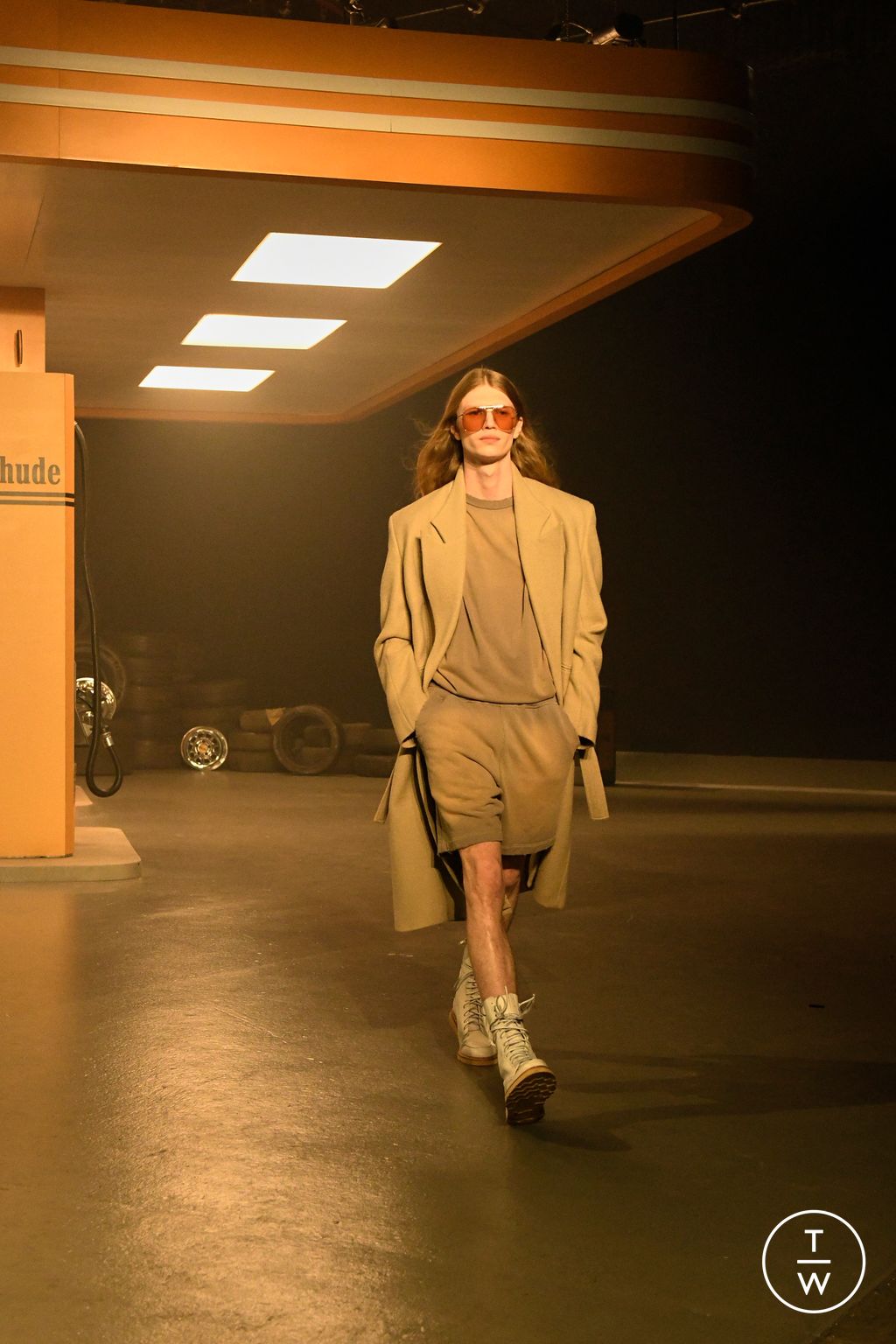 Fashion Week Paris Fall/Winter 2023 look 33 from the Rhude collection 男装