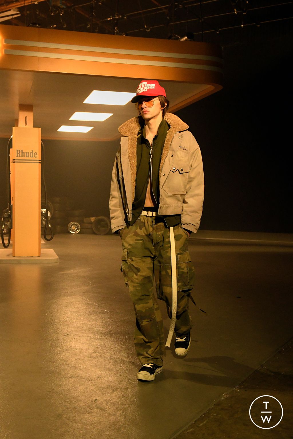 Fashion Week Paris Fall/Winter 2023 look 36 from the Rhude collection 男装
