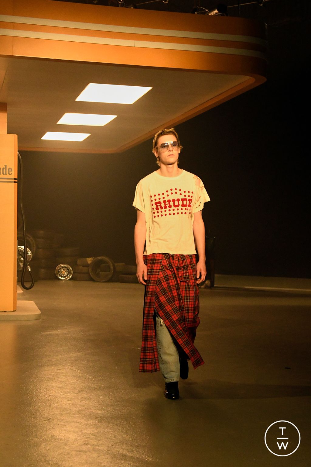Fashion Week Paris Fall/Winter 2023 look 43 from the Rhude collection 男装