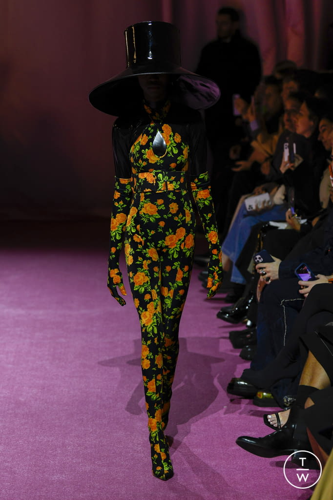 Fashion Week London Fall/Winter 2022 look 10 de la collection Richard Quinn womenswear
