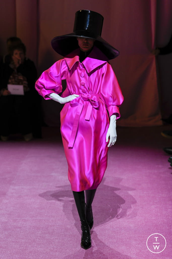 Fashion Week London Fall/Winter 2022 look 11 de la collection Richard Quinn womenswear