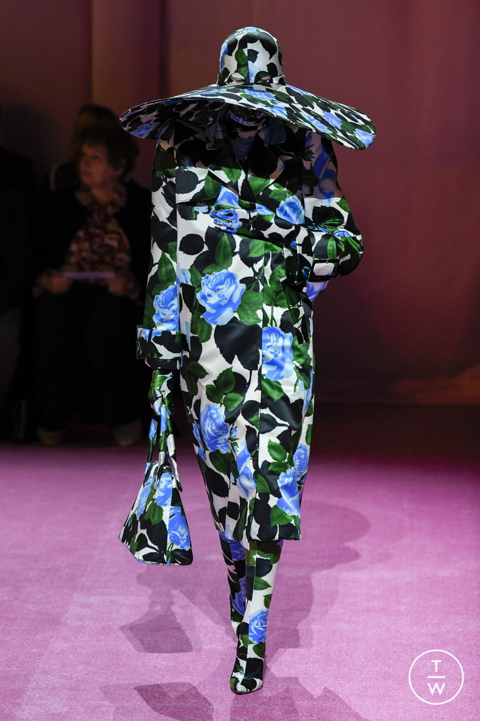 Fashion Week London Fall/Winter 2022 look 17 de la collection Richard Quinn womenswear