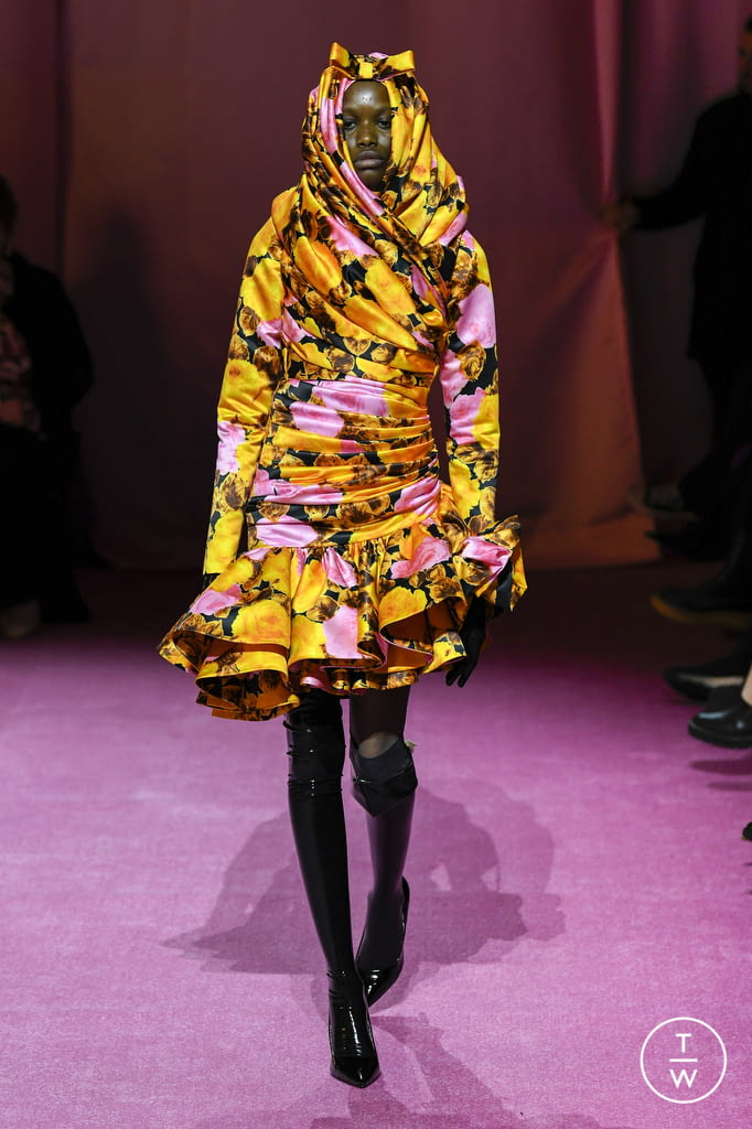 Fashion Week London Fall/Winter 2022 look 27 de la collection Richard Quinn womenswear