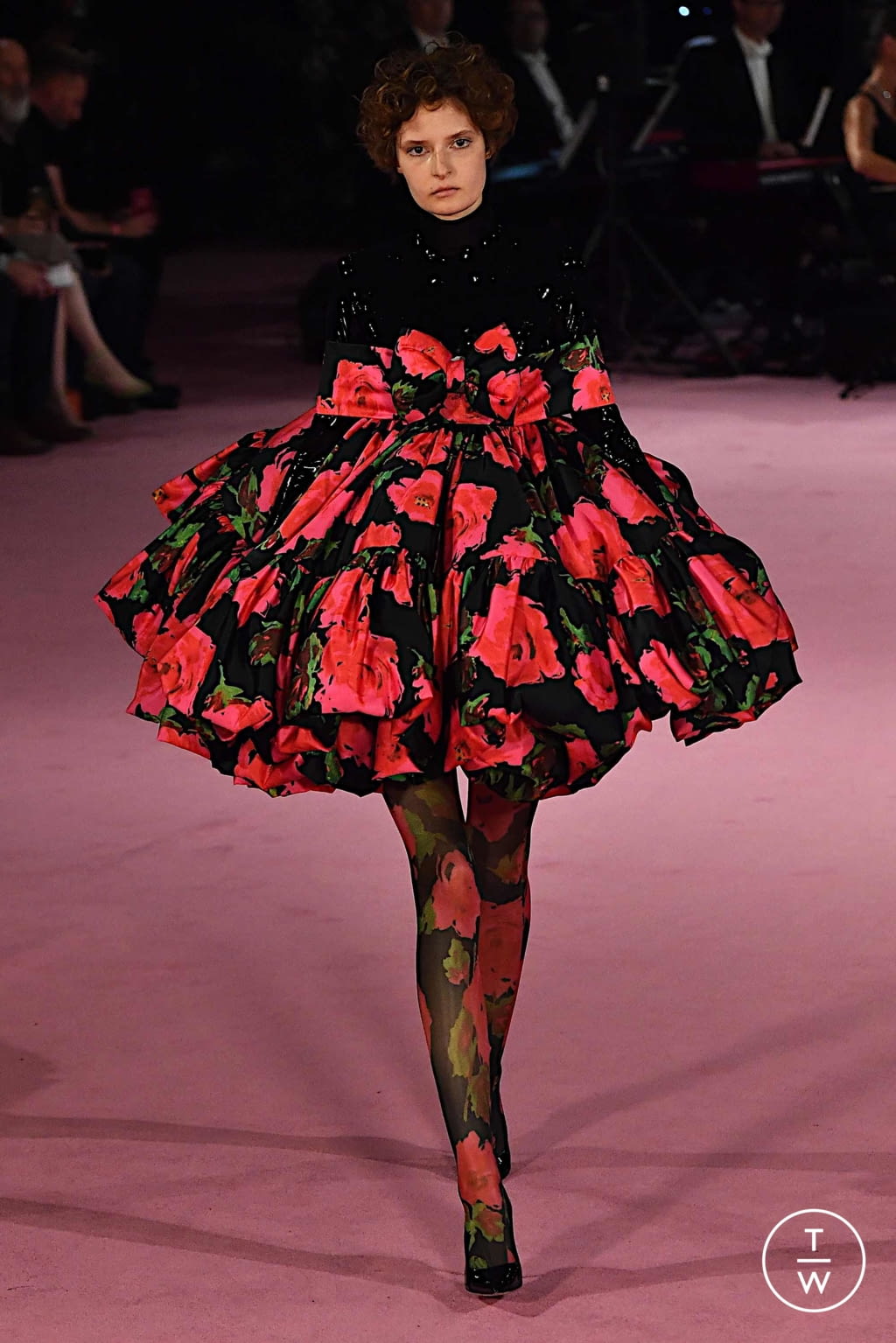Fashion Week London Spring/Summer 2020 look 1 de la collection Richard Quinn womenswear