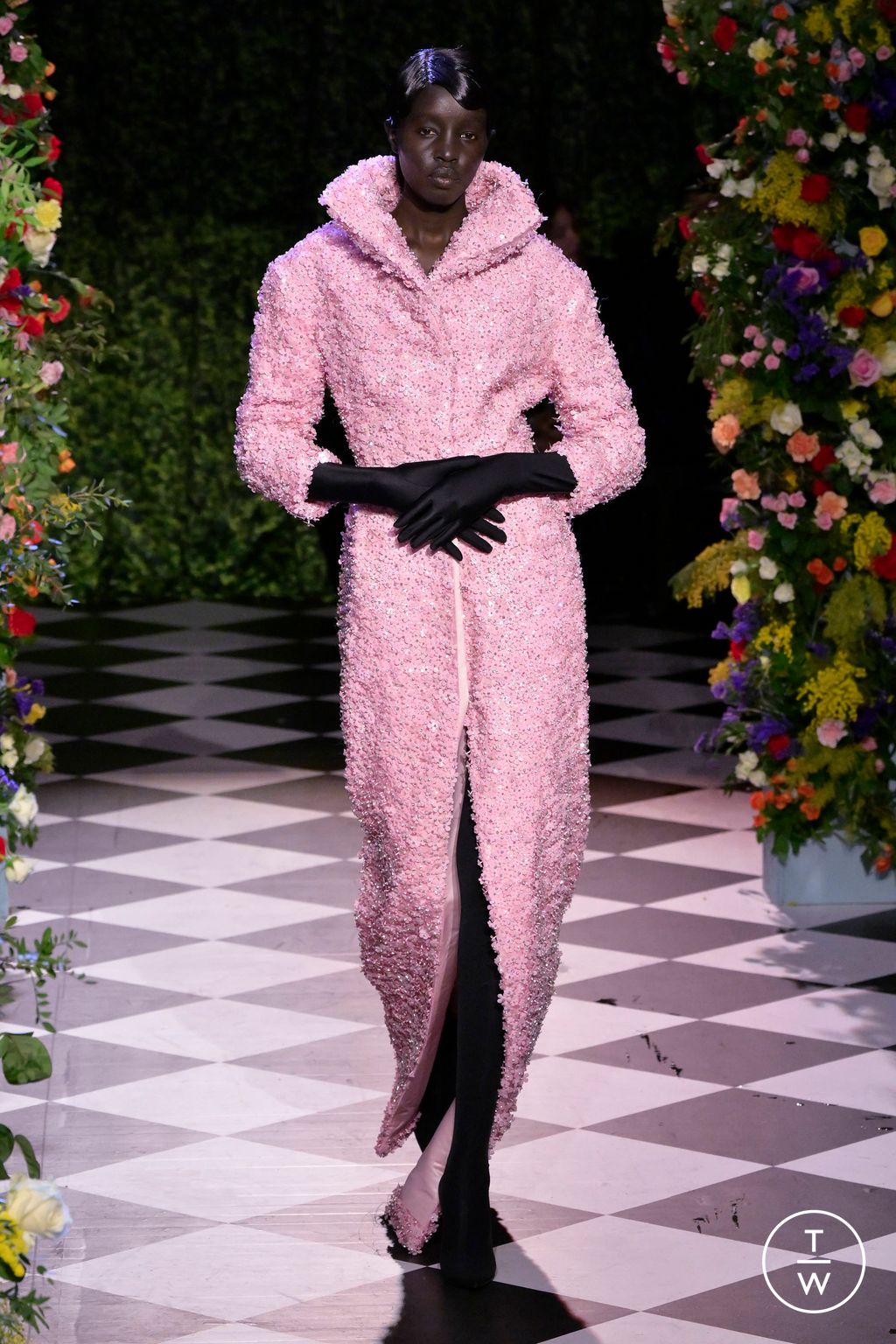 Fashion Week London Fall/Winter 2023 look 16 de la collection Richard Quinn womenswear