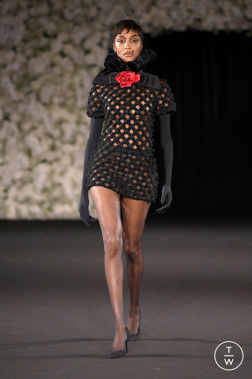 Fashion Week London Spring/Summer 2025 look 1 from the Richard Quinn collection 女装