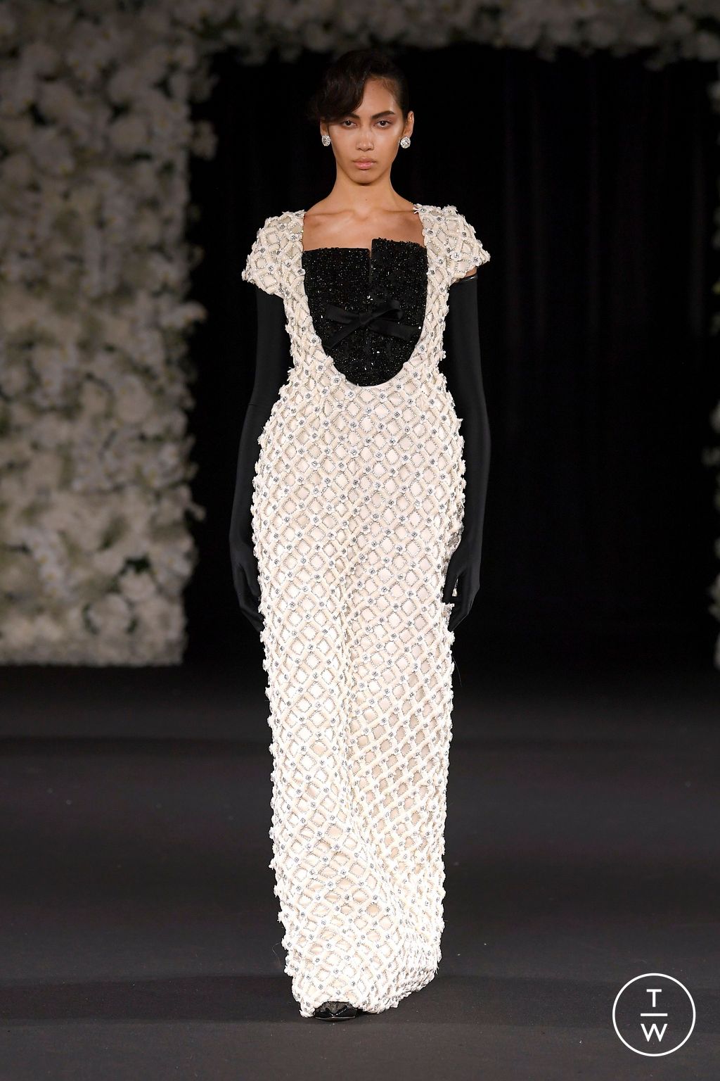 Fashion Week London Spring/Summer 2025 look 8 from the Richard Quinn collection 女装