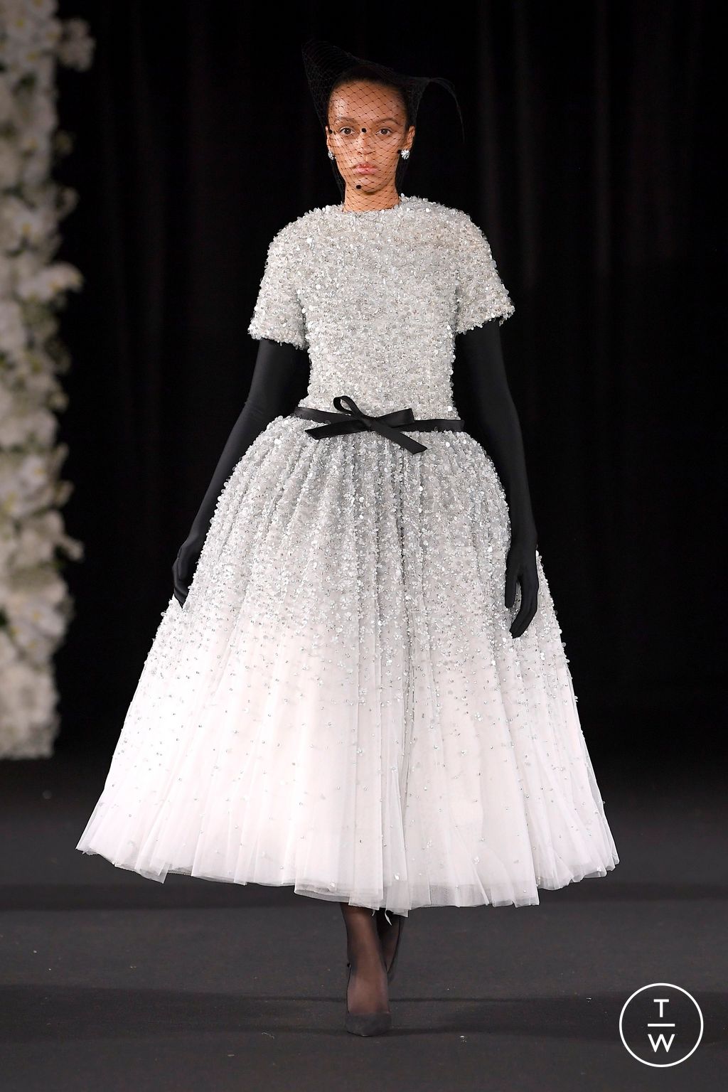 Fashion Week London Spring/Summer 2025 look 20 from the Richard Quinn collection 女装