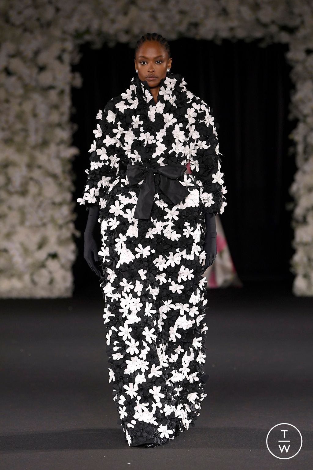 Fashion Week London Spring/Summer 2025 look 27 from the Richard Quinn collection 女装