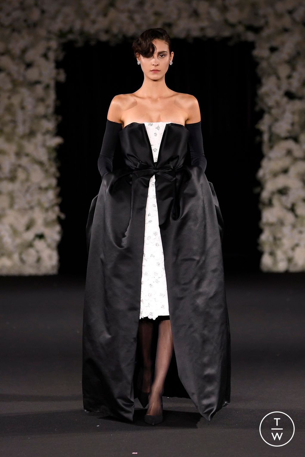 Fashion Week London Spring/Summer 2025 look 30 from the Richard Quinn collection womenswear