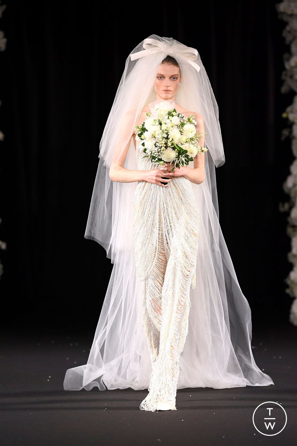 Fashion Week London Spring/Summer 2025 look 40 from the Richard Quinn collection 女装