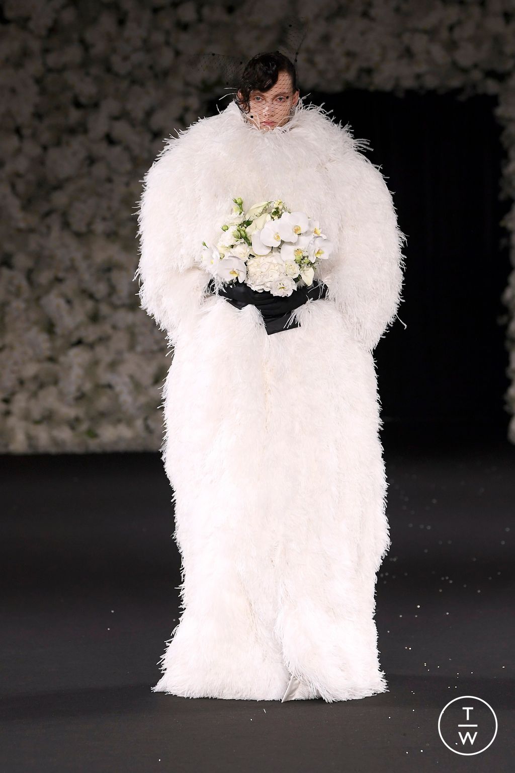 Fashion Week London Spring/Summer 2025 look 44 from the Richard Quinn collection 女装