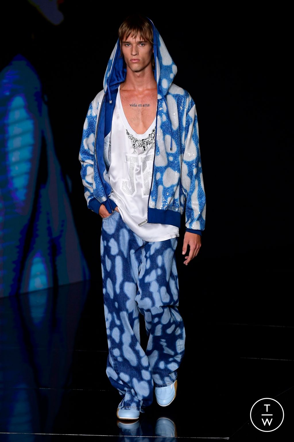 Fashion Week Milan Spring/Summer 2024 look 4 from the John Richmond collection 女装