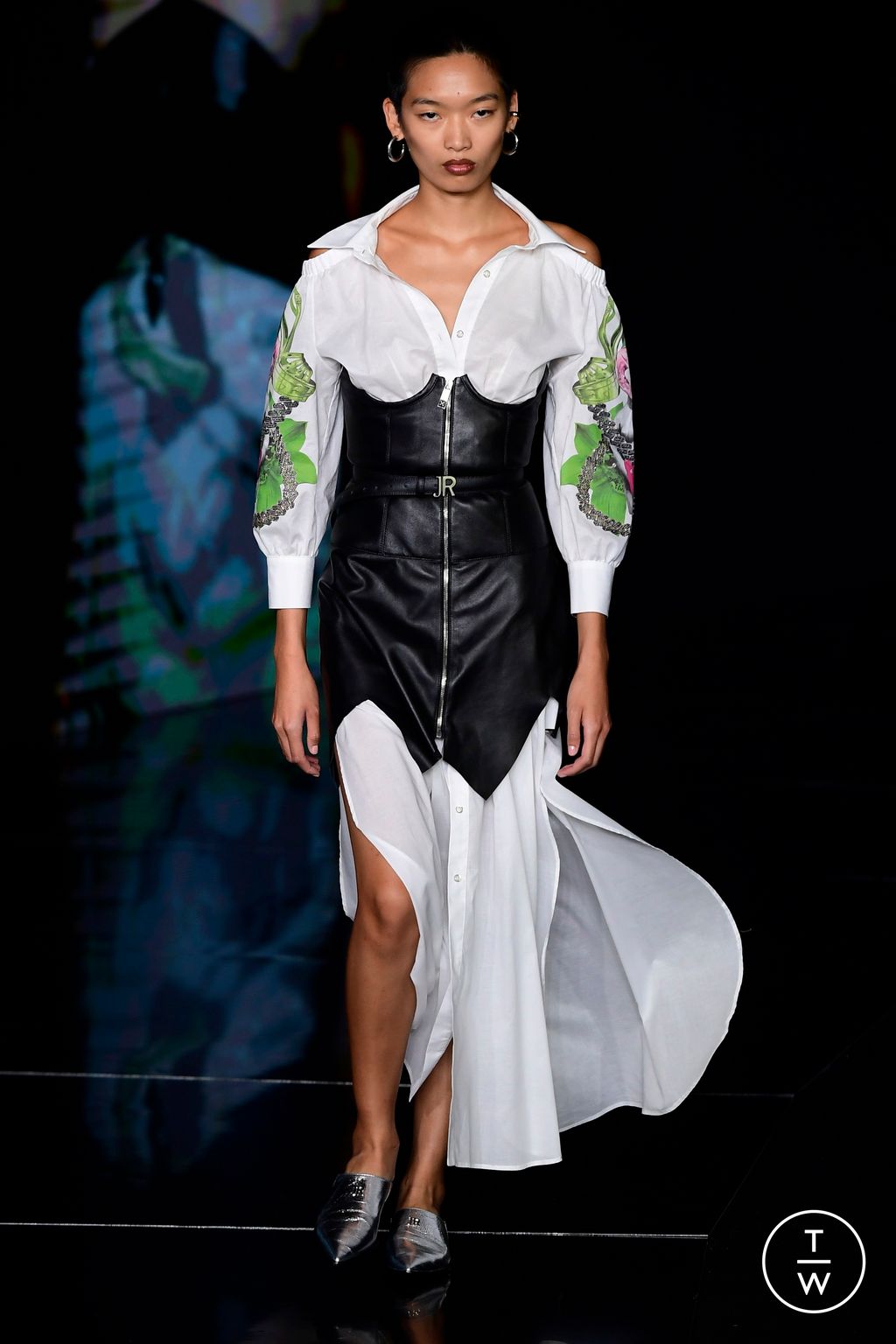 Fashion Week Milan Spring/Summer 2024 look 16 de la collection John Richmond womenswear