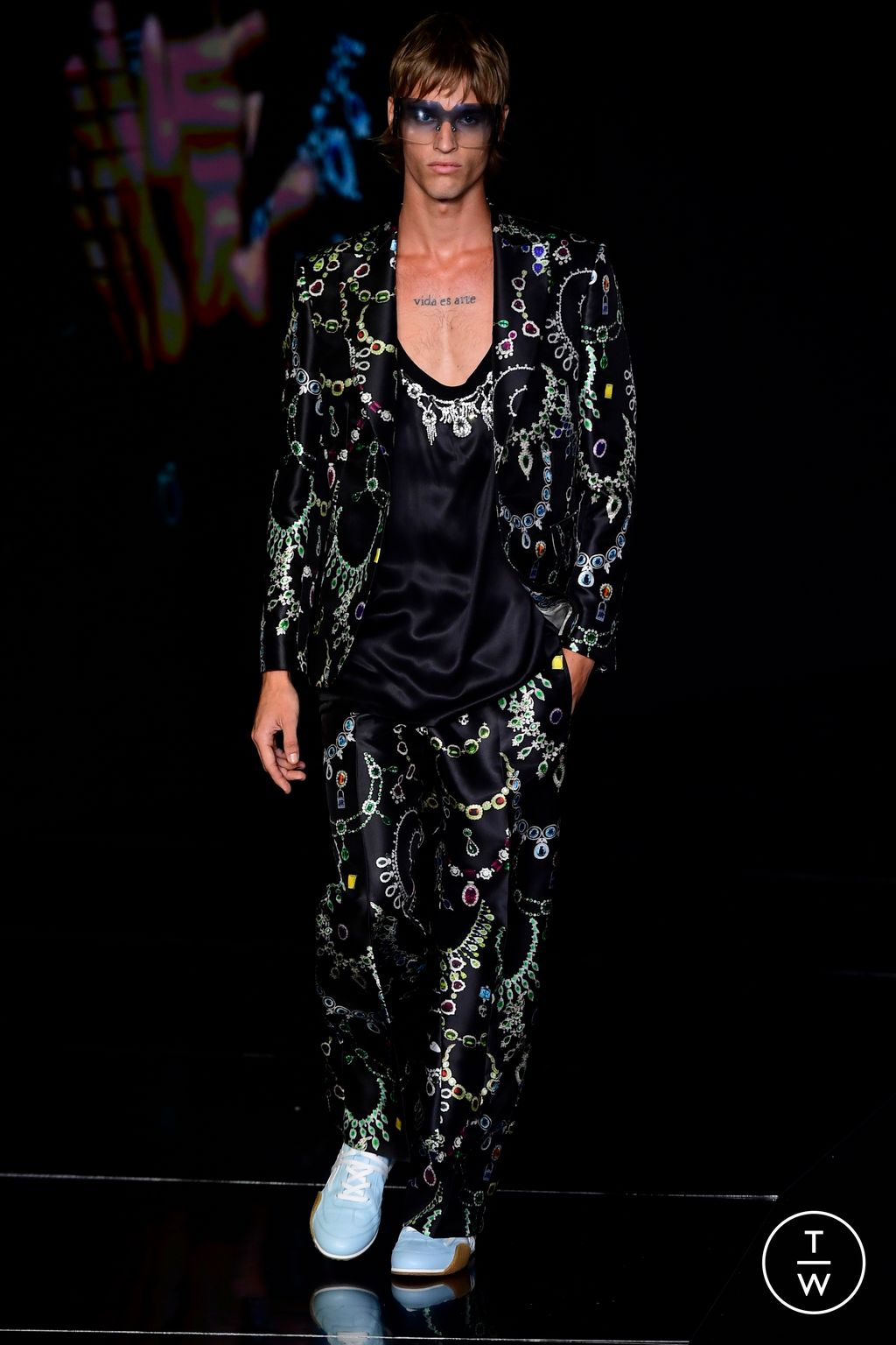 Fashion Week Milan Spring/Summer 2024 look 38 de la collection John Richmond womenswear