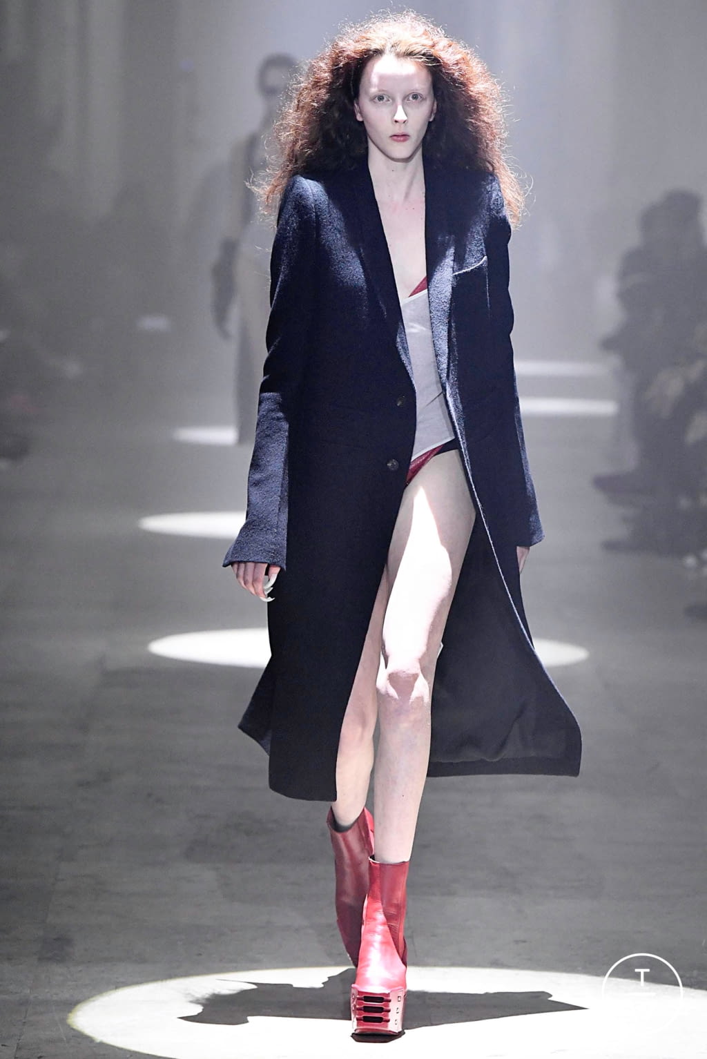 Fashion Week Paris Fall/Winter 2019 look 2 from the Rick Owens collection womenswear