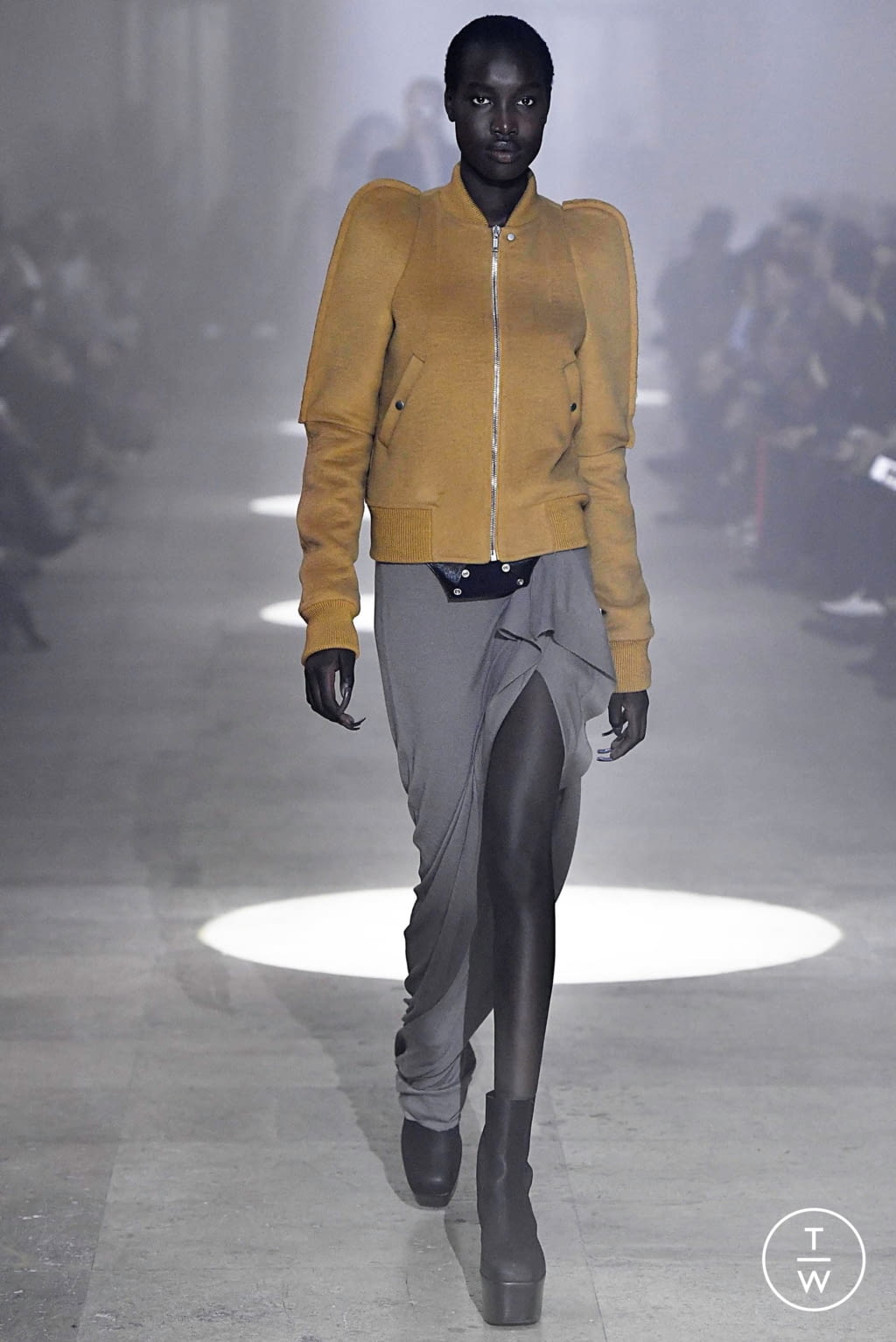 Fashion Week Paris Fall/Winter 2019 look 9 from the Rick Owens collection womenswear