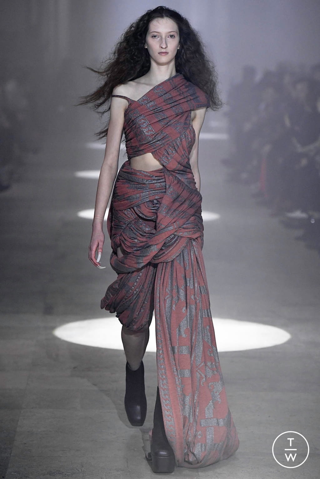 Fashion Week Paris Fall/Winter 2019 look 24 from the Rick Owens collection womenswear