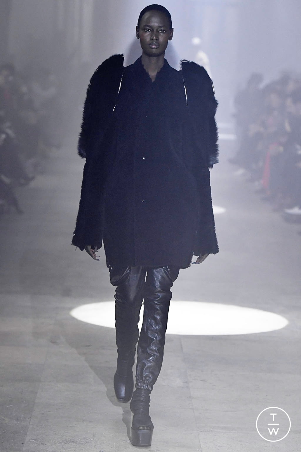 Fashion Week Paris Fall/Winter 2019 look 31 from the Rick Owens collection womenswear
