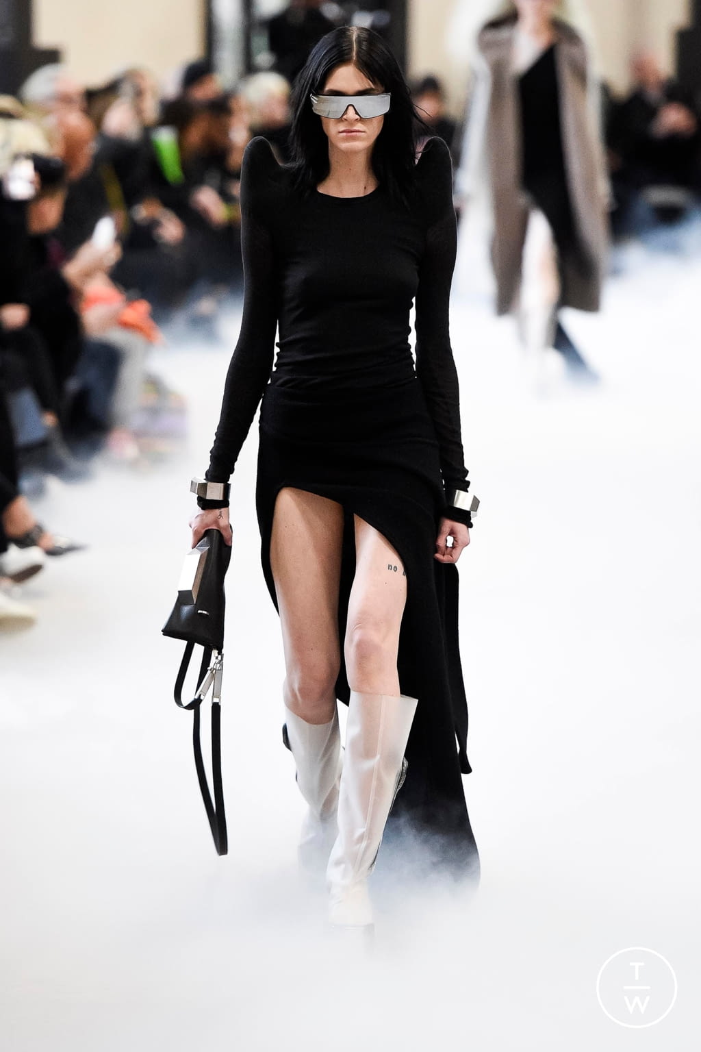Fashion Week Paris Fall/Winter 2020 look 9 from the Rick Owens collection 女装