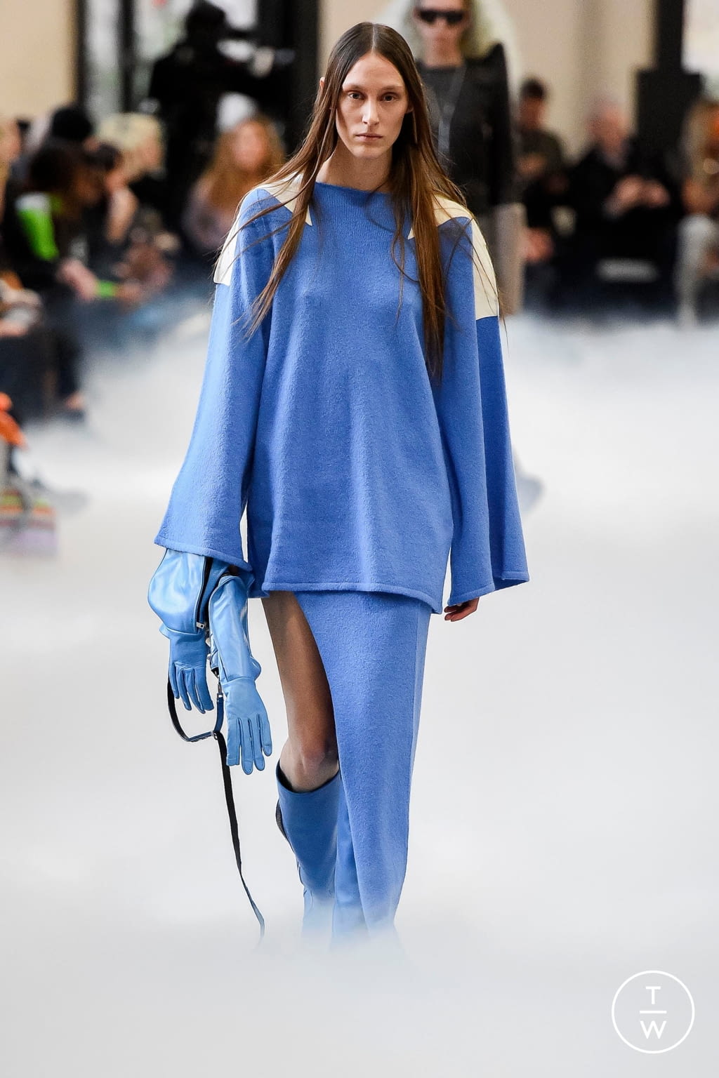 Fashion Week Paris Fall/Winter 2020 look 17 from the Rick Owens collection 女装