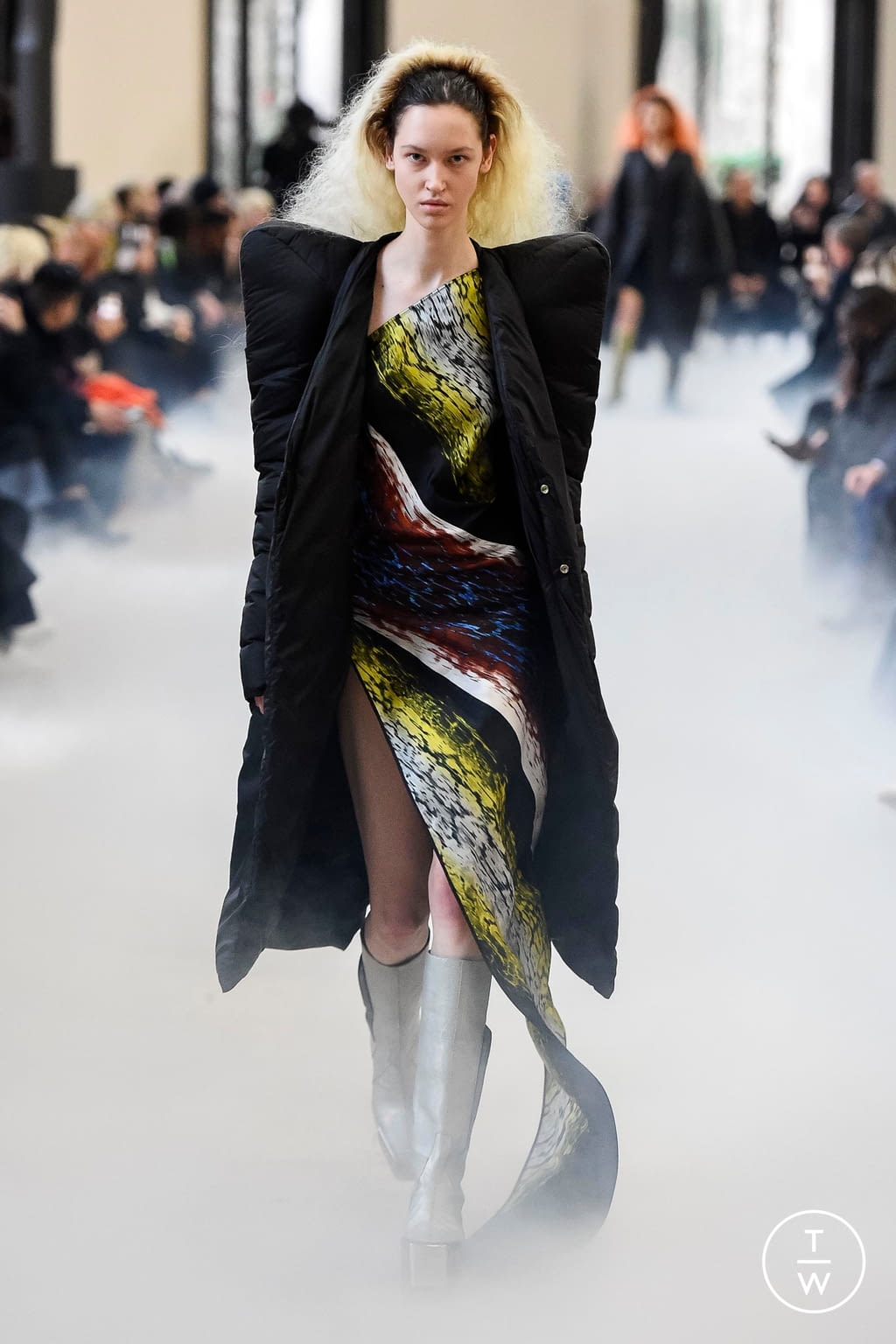Fashion Week Paris Fall/Winter 2020 look 23 from the Rick Owens collection 女装