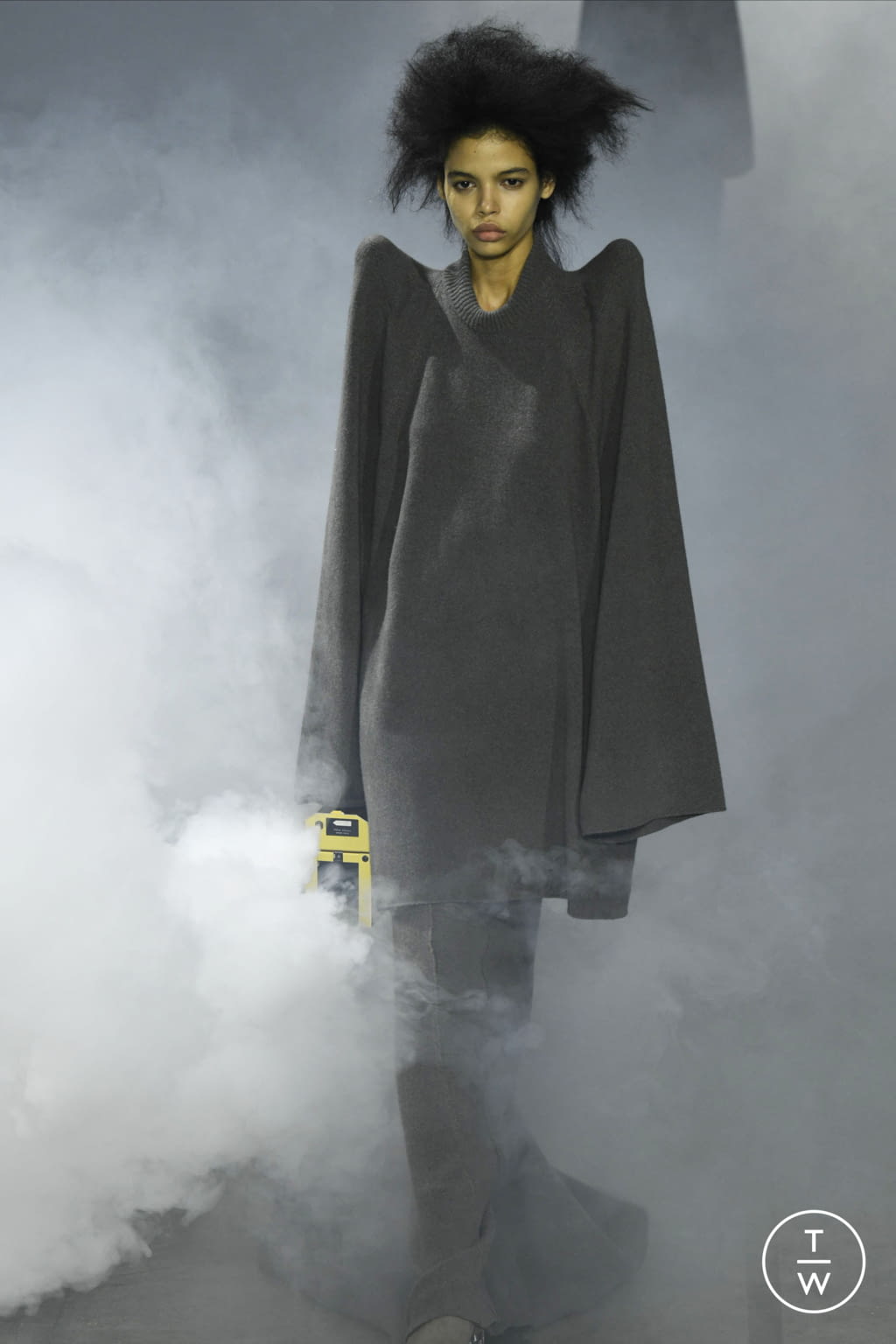 Fashion Week Paris Fall/Winter 2022 look 5 from the Rick Owens collection 女装