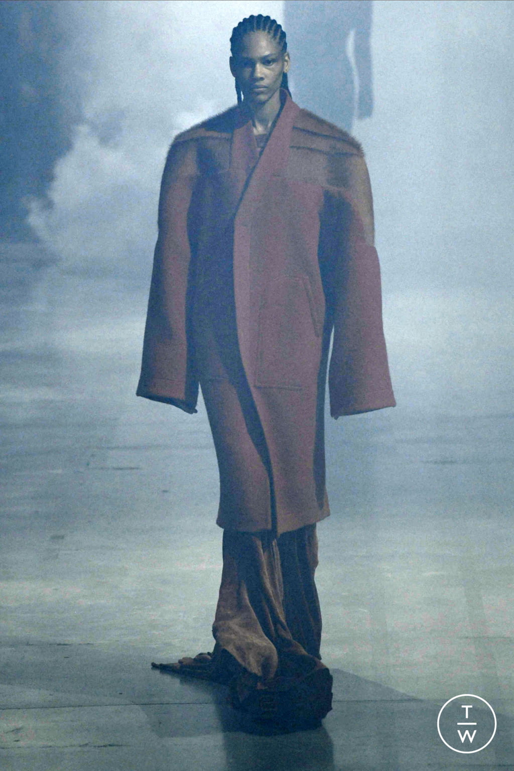 Fashion Week Paris Fall/Winter 2022 look 12 from the Rick Owens collection 女装