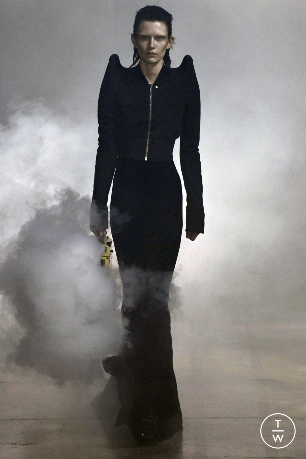 Fashion Week Paris Fall/Winter 2022 look 13 from the Rick Owens collection womenswear