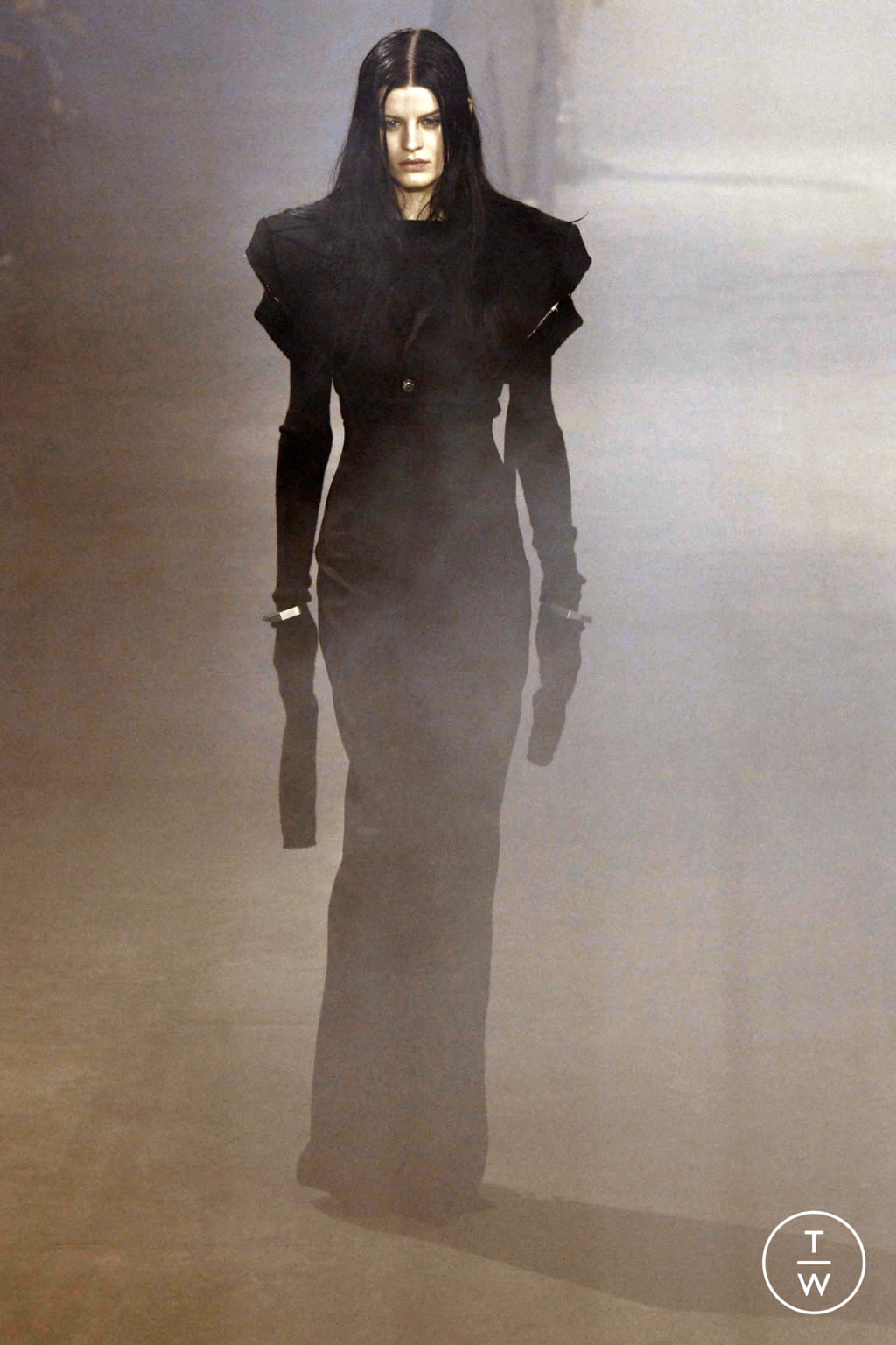 Fashion Week Paris Fall/Winter 2022 look 14 from the Rick Owens collection womenswear