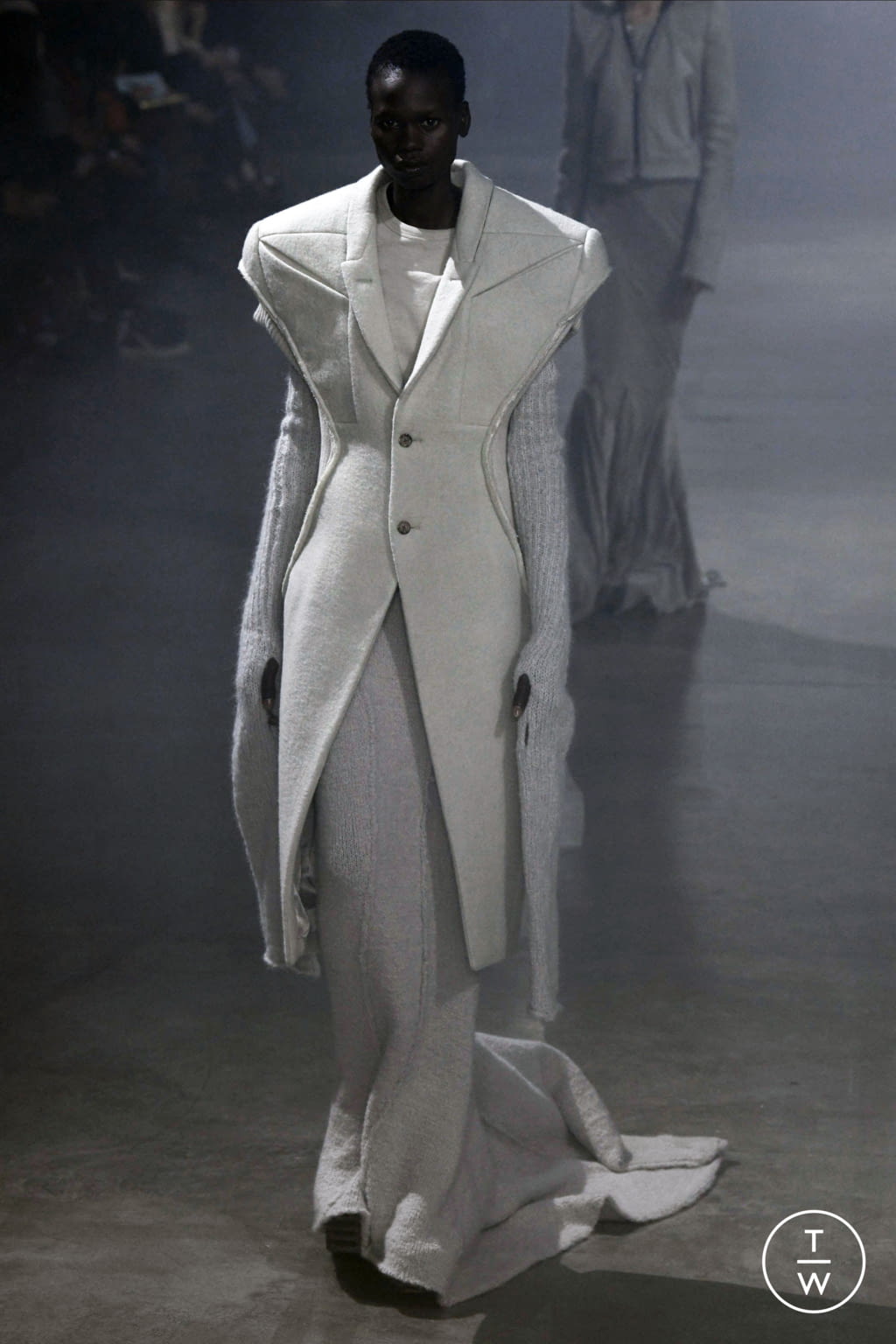 Fashion Week Paris Fall/Winter 2022 look 15 from the Rick Owens collection 女装