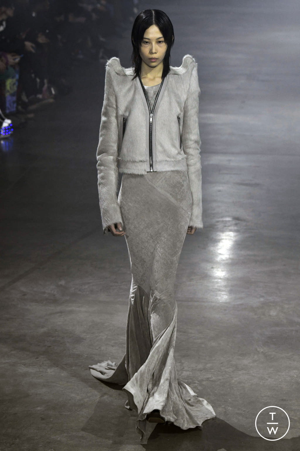 Fashion Week Paris Fall/Winter 2022 look 16 from the Rick Owens collection womenswear