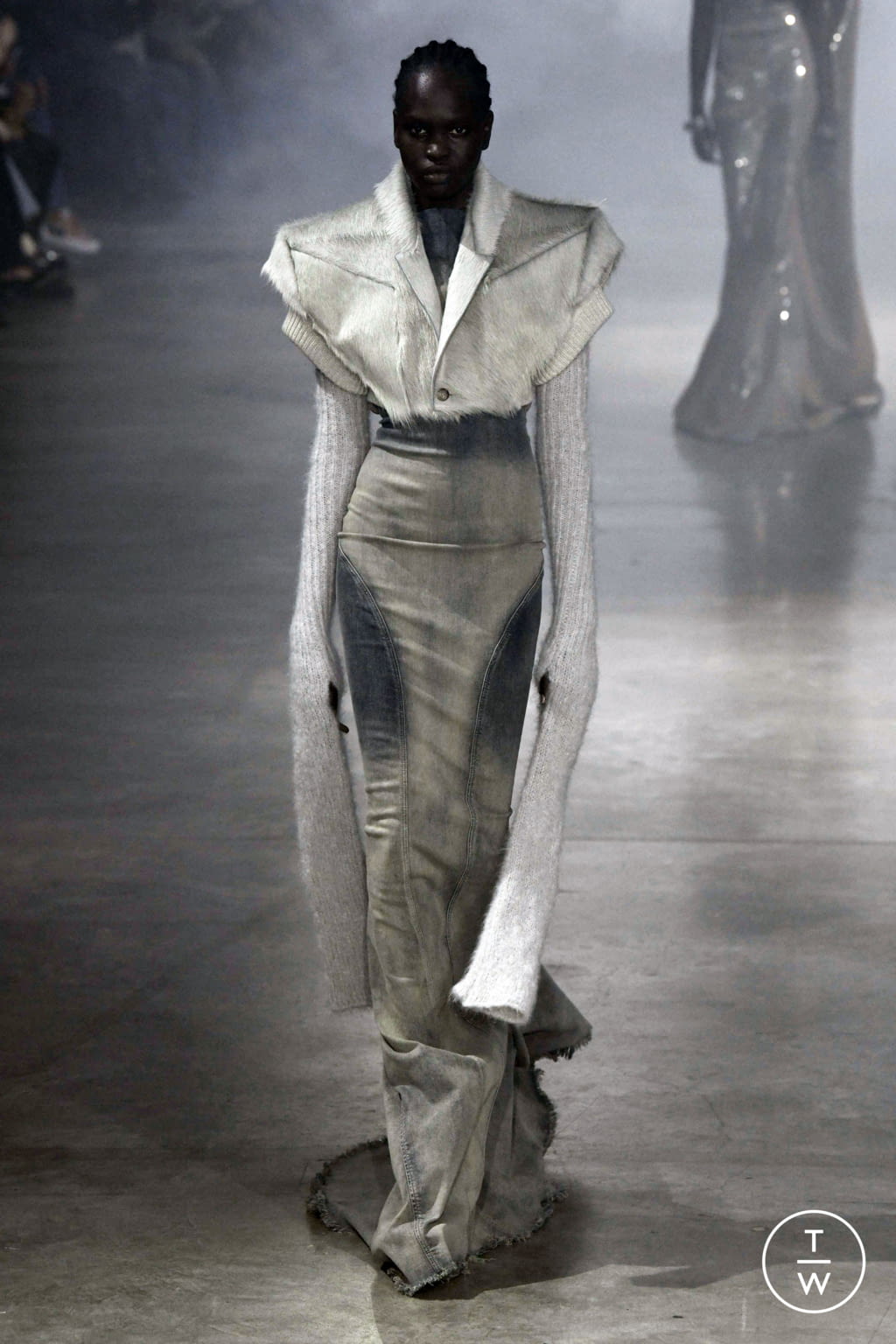 Fashion Week Paris Fall/Winter 2022 look 17 de la collection Rick Owens womenswear
