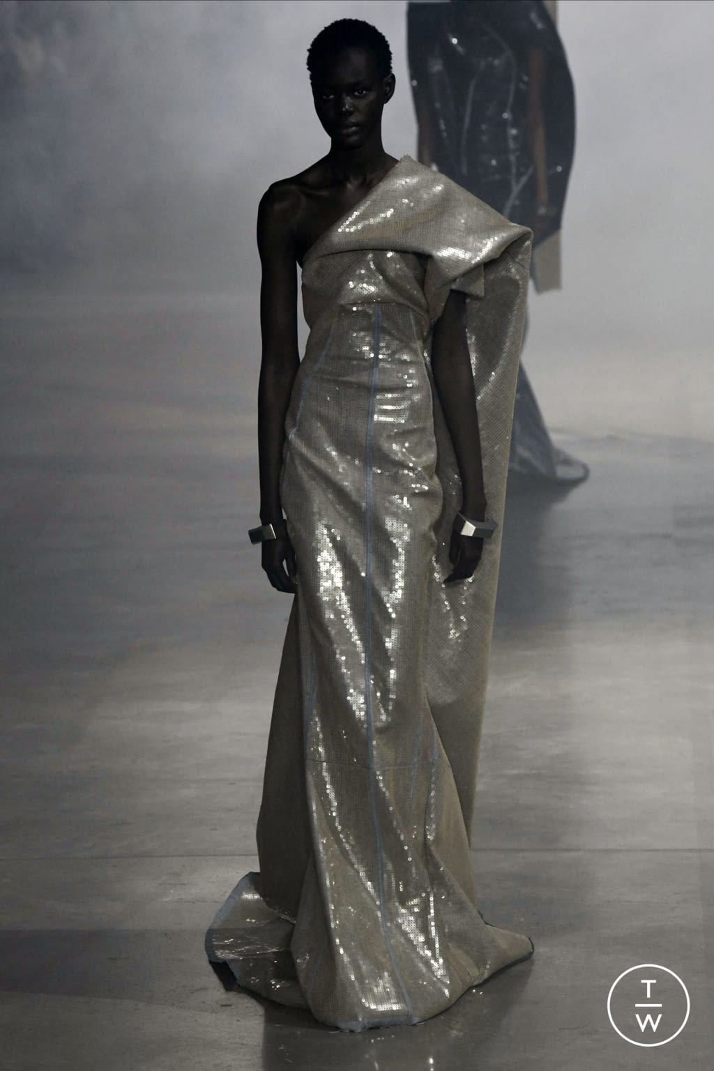 Fashion Week Paris Fall/Winter 2022 look 18 from the Rick Owens collection 女装