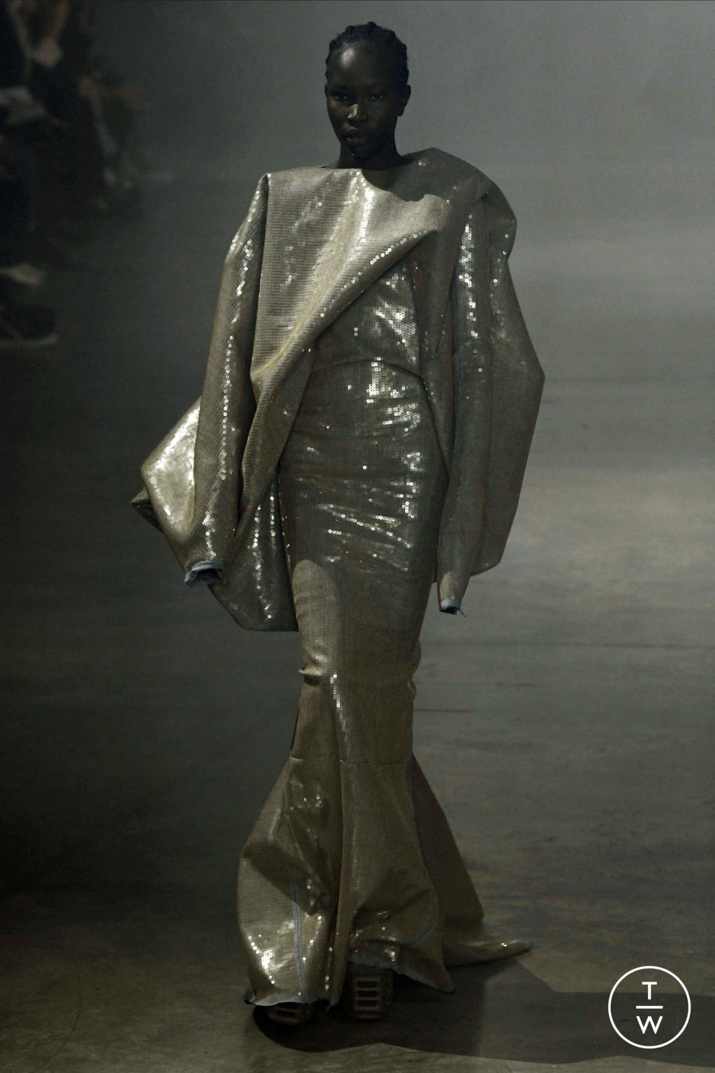 Fashion Week Paris Fall/Winter 2022 look 22 from the Rick Owens collection womenswear