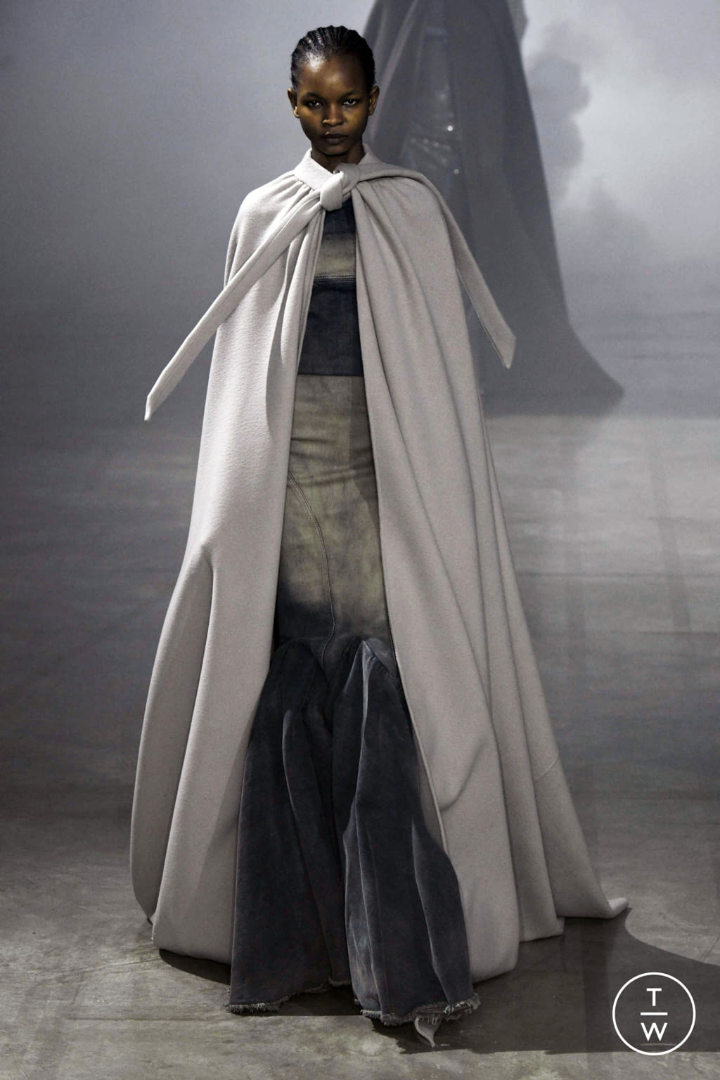 Fashion Week Paris Fall/Winter 2022 look 23 from the Rick Owens collection 女装