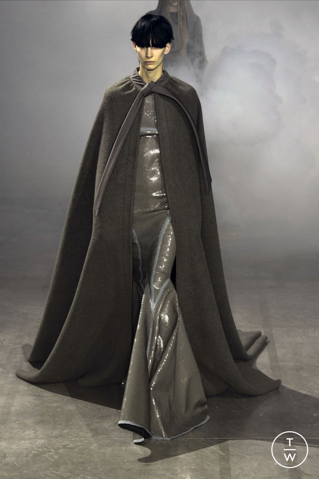 Fashion Week Paris Fall/Winter 2022 look 24 from the Rick Owens collection womenswear