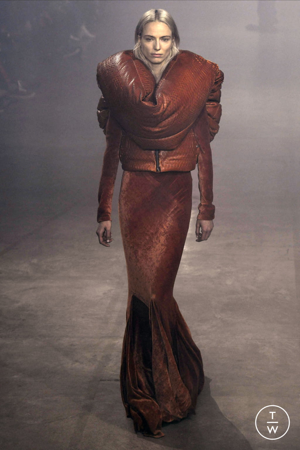 Fashion Week Paris Fall/Winter 2022 look 38 from the Rick Owens collection womenswear