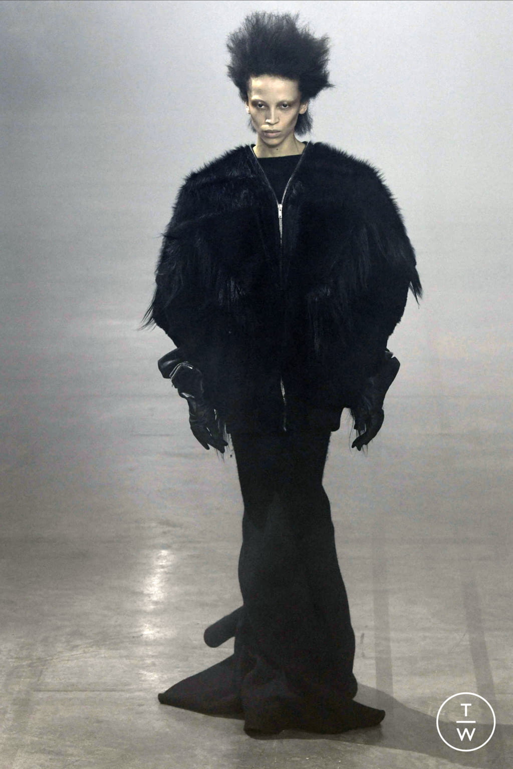 Fashion Week Paris Fall/Winter 2022 look 39 from the Rick Owens collection womenswear