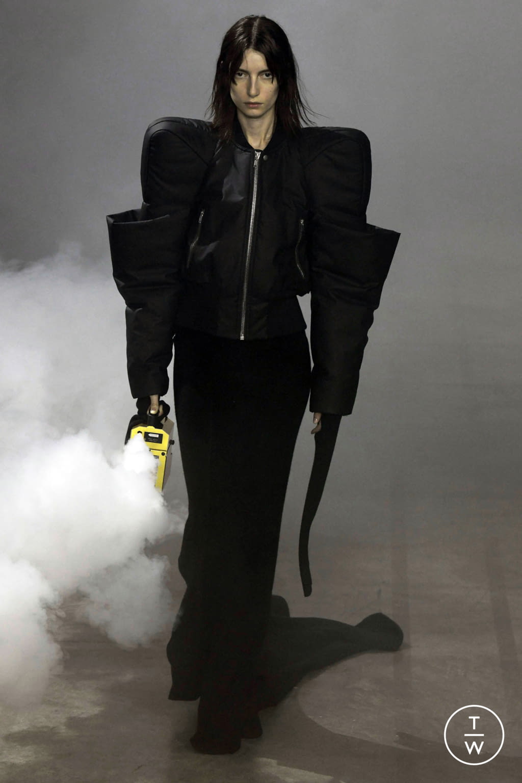 Fashion Week Paris Fall/Winter 2022 look 40 from the Rick Owens collection 女装