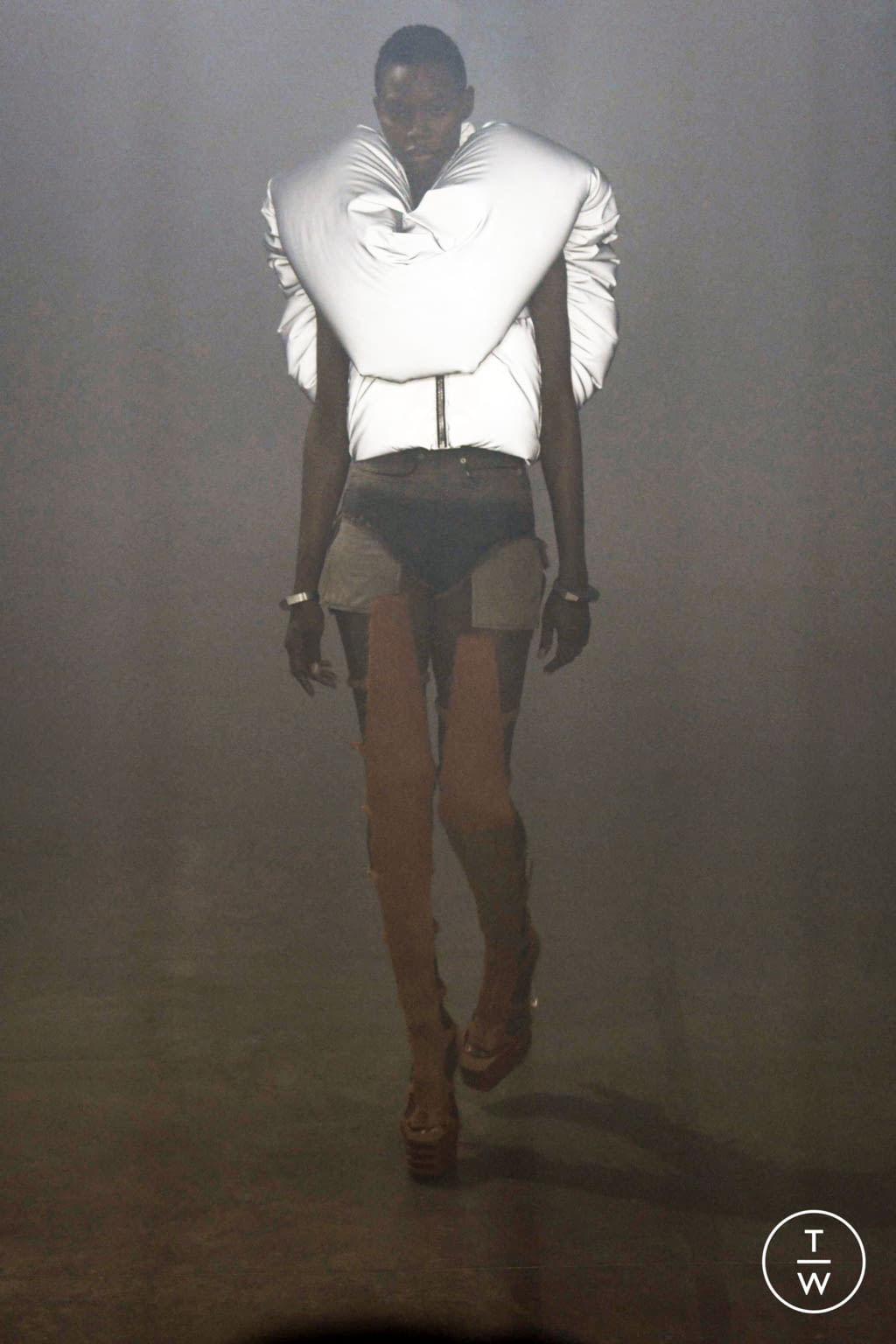 Fashion Week Paris Fall/Winter 2022 look 44 from the Rick Owens collection womenswear